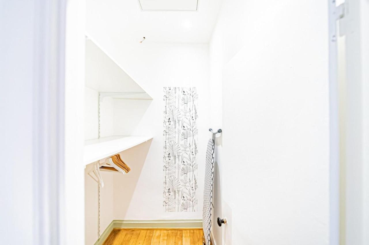 Aapartment With Character Parquet Flooring Fireplace - Charpennes Вийёрбан Экстерьер фото